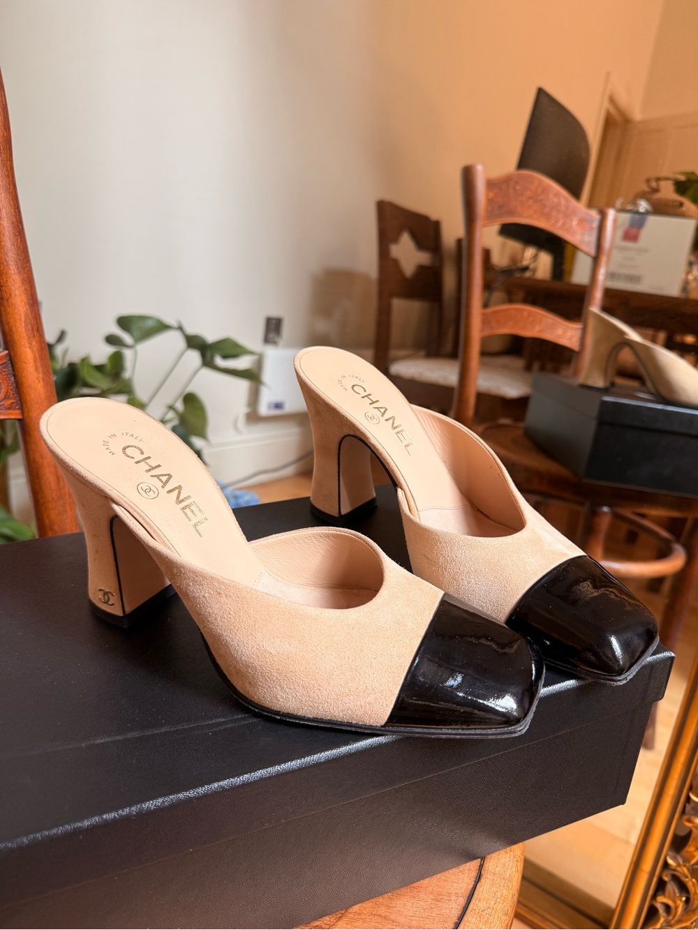 CHANEL NEW Spring / Summer Matthieu Blazy Beige and Black Two-Tone Cap-Toe Mules